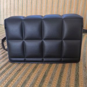 Women's Mid Black Handbag